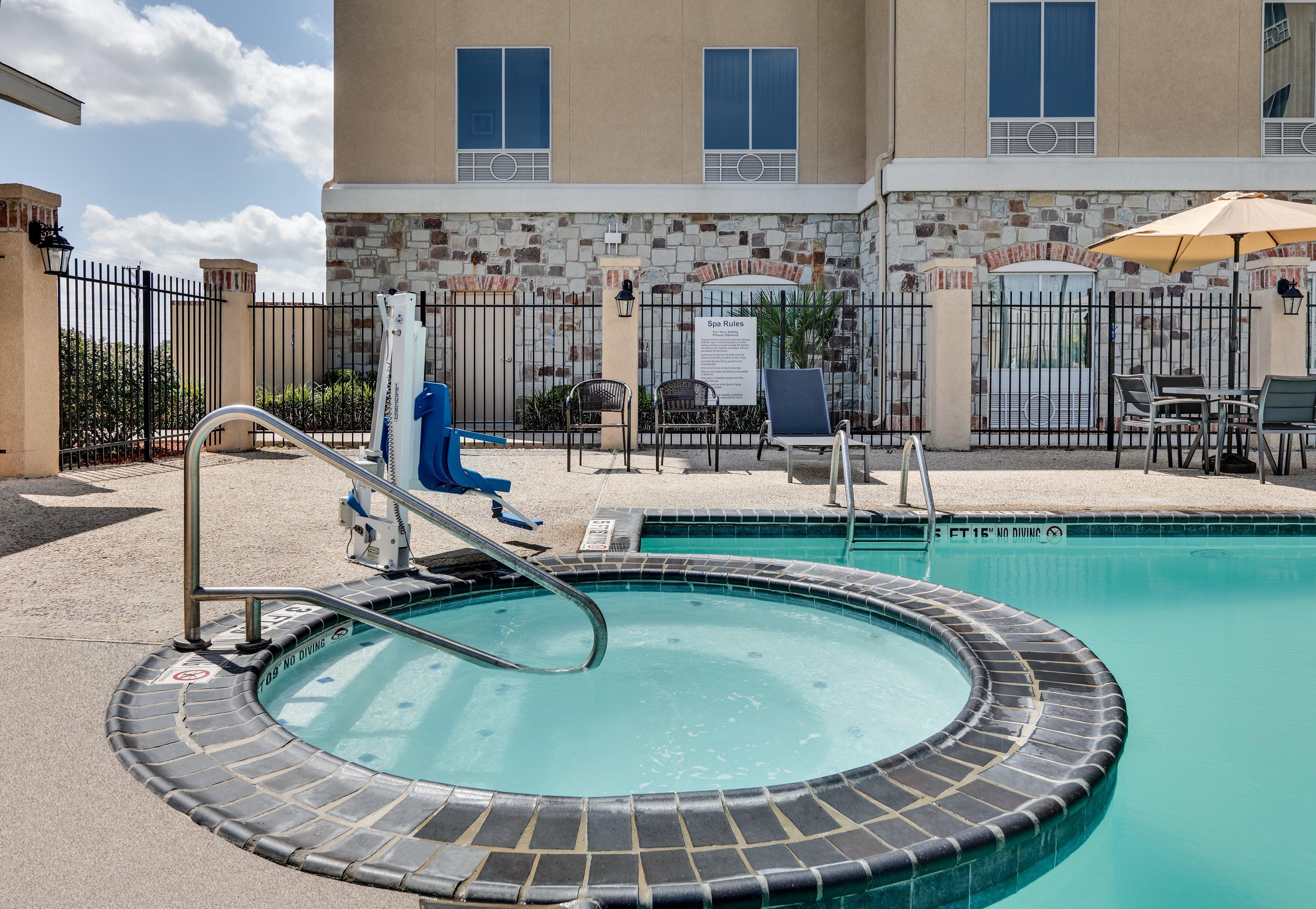 Holiday Inn Express & Suites San Antonio Brooks City Base, An Ihg Hotel Екстер'єр фото