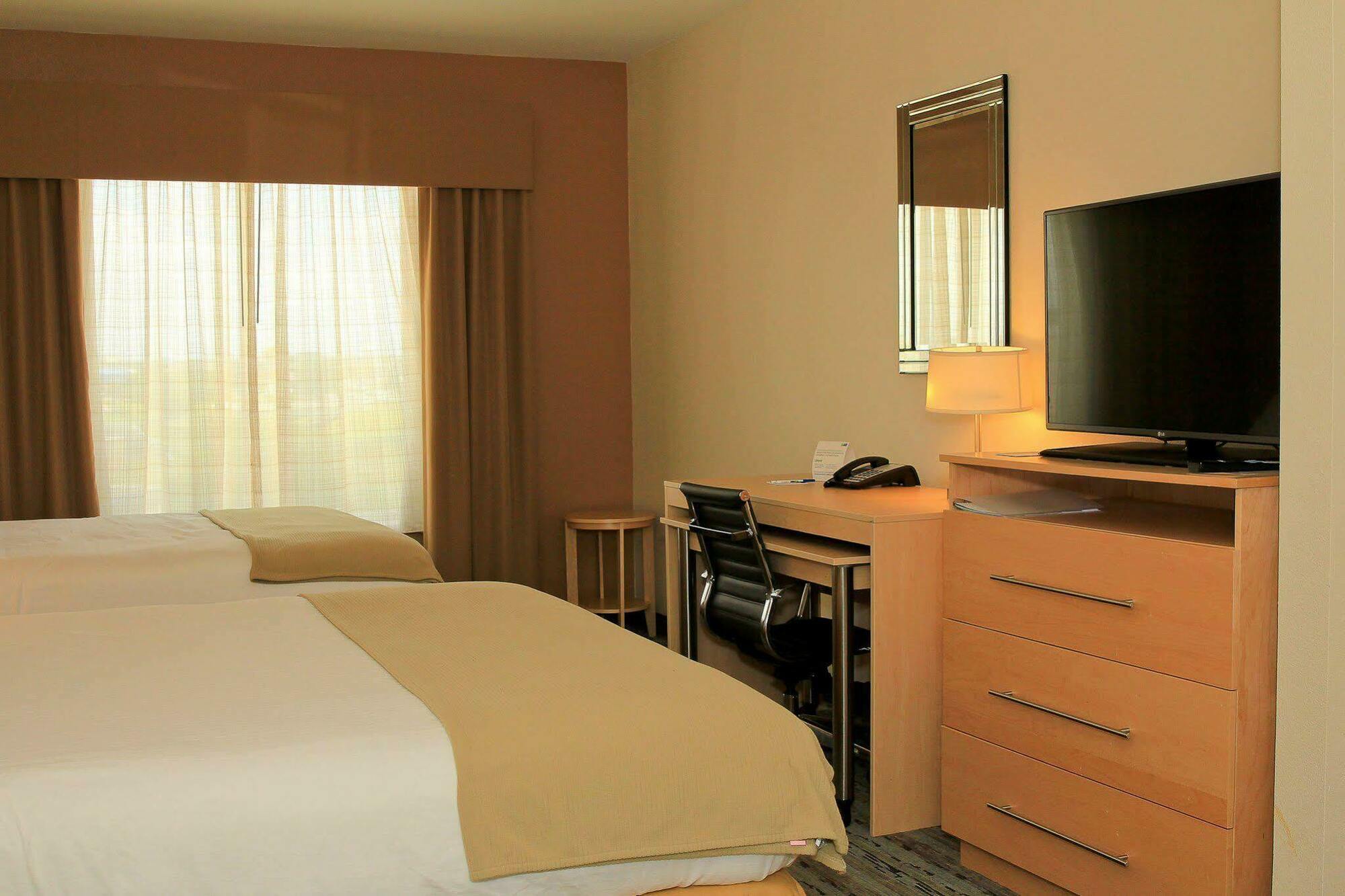 Holiday Inn Express & Suites San Antonio Brooks City Base, An Ihg Hotel Екстер'єр фото